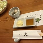 一久 - 柔らかキャベツはマヨネーズとお酢に付けていただきます