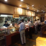 瀬戸うどん - セルフのラインのお客さん