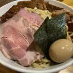 五味五香 - レアチャーシューが美しいです。