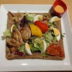 むさしの森珈琲 高崎問屋町店 - 『野菜畑のガレット〜グリルチキン仕立て』。生地のガレットの風味は、中々他では味わえない味。