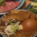 大衆酒場55 - もつ煮込み（玉子付き）（490円）