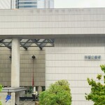 うな賀 - お店の目の前は"新国立劇場"。