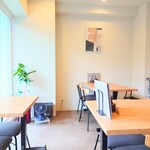 うな賀 - テーブル席。