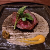 日月火 銀座店 - 薩摩黒牛の炭火焼き　雲丹からすみソース