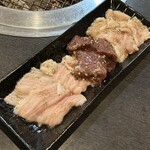 ドヤジ - ホルモン3点盛り-上ホルモン、上ガツ、生レバー-