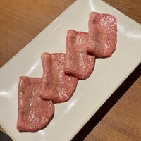 焼肉うしごろ 表参道店 - 究極の黒タン薄切り(3,800)