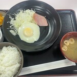 辛酉会食堂 - ハムエッグ定食