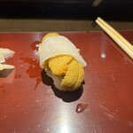 築地 男前鮓 - 紫雲丹の烏賊のせ