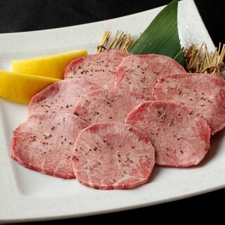 A5ランクの炭火焼肉を少しずつ♪アラカルトもご注文OKです◎