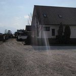 蕎亭 はる - 奥に見える日本家屋がお店です。