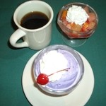 Chamoru Tei Restaurant - 2004年のウベ(紫タロ芋)アイスクリーム､ミックスフルーツ､コーヒー