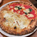 Pizzeria&Trattoria GONZO - GONZO(クアトロフォルマッジ、マルゲリータ)
