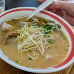 さといも - 女房が頼んだ普通のらーめん。久々に食べたので女房感激という感じでした。
                                