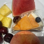 スイーツパラダイス - メロンタルト、ブラックチェリー、パイナップル、桃、スイカ