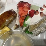 スイーツパラダイス - クリームソーダのケーキ上手く取れず(´；ω；｀)