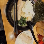 ラーメン ビッグ - 塩とんこつラーメン(まくり券 ライス並)