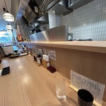 とんかつ 都 - 手前のカウンターがメイン