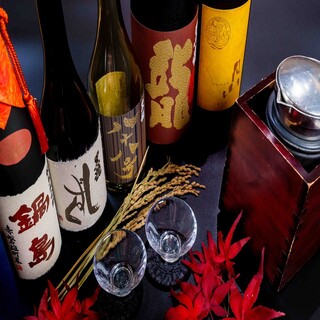 旬の料理とペアリングを楽しめる日本酒を取り揃えております。