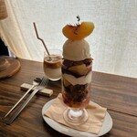 ニチ ニチ ベイク - 桃のパフェ