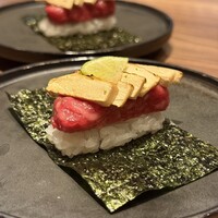 焼肉うしごろ 新宿三丁目店 - ビジュアル最高の手巻き。