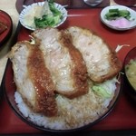 Katsudonya Matsukubo - 食べる時は、丼のふたにカツを避難させ食べやすく並べましょう。