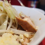 ラーメン二郎 - 豚の厚み