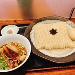 食煅 もみじ - 味玉つけそば(大)
      平日30分前に到着。6組目。
      
      前回あった限定が、今日もあるならそれを食べようかな〜？と思っていたらなかった。
      もみじさんの限定はレアなのか？
      次出会ったら食べてみよう（＾∇＾）