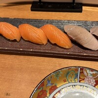 梅田 鮨割烹のの - サーモン、中トロ炙り