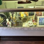 レストラン花園  - レジ下の素敵な飾り棚