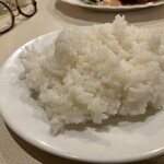 レストラン花園  - 柔い炊き加減ではあるが、粘り気があり備蓄米ではないような気がする。
