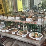 レストラン花園  - コレ見ただけで吸い込まれるやろ　少なくとも麻爺は無視して通るコトが出来ん。