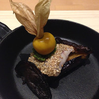 素透撫 - 魚料理にもフルーツほおづきが…