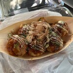 なんば一番 たこ焼御殿 - 料理写真:たこ焼(6個)甘口ソース!