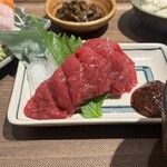 會津馬刺 追加醬汁燒鳥 Ion新浦安 彦酉 - 会津馬刺しとお刺身定食　2,580円