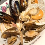 酒々落菜 - 蛤・帆立・ムール貝・アサリ・マテ貝の紹興酒蒸し