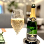 L'ESSOR - 超暑い中、やってきたので、メニューを頂く前に、とにかく泡を。 これが旨いのなんの。 幸せだ。