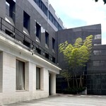 L'ESSOR - スロープ登ったらまっすぐ前に進んで、竹林をめざします。