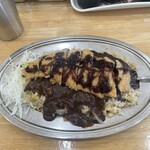 かれえてい 本店 - ソースをかけて