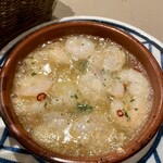 スペイン料理店 エステーリャ - 海老のアヒージョ