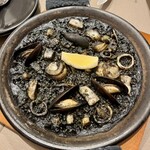 スペイン料理店 エステーリャ - イカ墨のパエリア