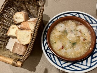 Estella - 海老のアヒージョとパン