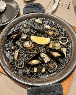 Estella - イカ墨のパエリア