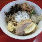 ラーメン鷹の目 - ニンニクあり