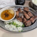 串屋横丁 - レバー1号　このごま油、ニンニクとネギが最高に合う