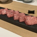 和牛焼肉じろうや 介 wagyu&sake - 至高のタン（数量限定）
      一頭から極わずかしか取れないタンの根元のみを贅沢に使用。さっと炙ってお召し上がりください。（数量限定のためお電話での事前注文をお勧めします）
      3,740円