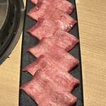 317241815 - 至高のタン（数量限定）
                        一頭から極わずかしか取れないタンの根元のみを贅沢に使用。さっと炙ってお召し上がりください。（数量限定のためお電話での事前注文をお勧めします）
                        3,740円