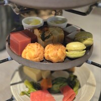 現代里山料理 ZEN HOUSE - （弐の皿） 2人分
                    ココナッツシュー 
                    トマト寒天
                    パインと和紅茶のケーキ
                    メロントライフル
                    ライムマカロン
                    フィナンシェ ウィークエンドシトロン風