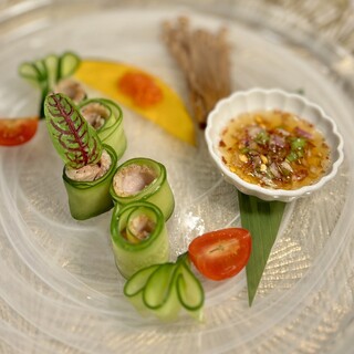 タイ直輸入の食材を使用。食べやすさを追求した月替わりのコース