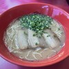 博多屋 - 豚骨ラーメン890円