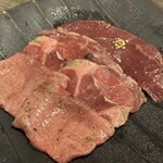 焼肉とみ 横浜関内店 - 厳選・タン2種盛り〜タン元使用〜